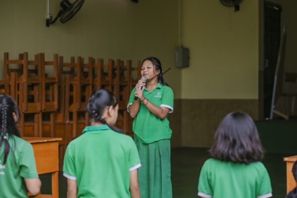Sesi Karaoke di Peduli Anak
