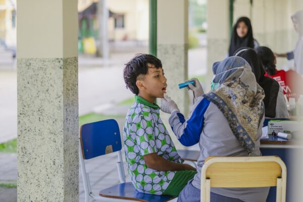 Hari Pemeriksaan Kesehatan untuk Siswa SMP Peduli Anak