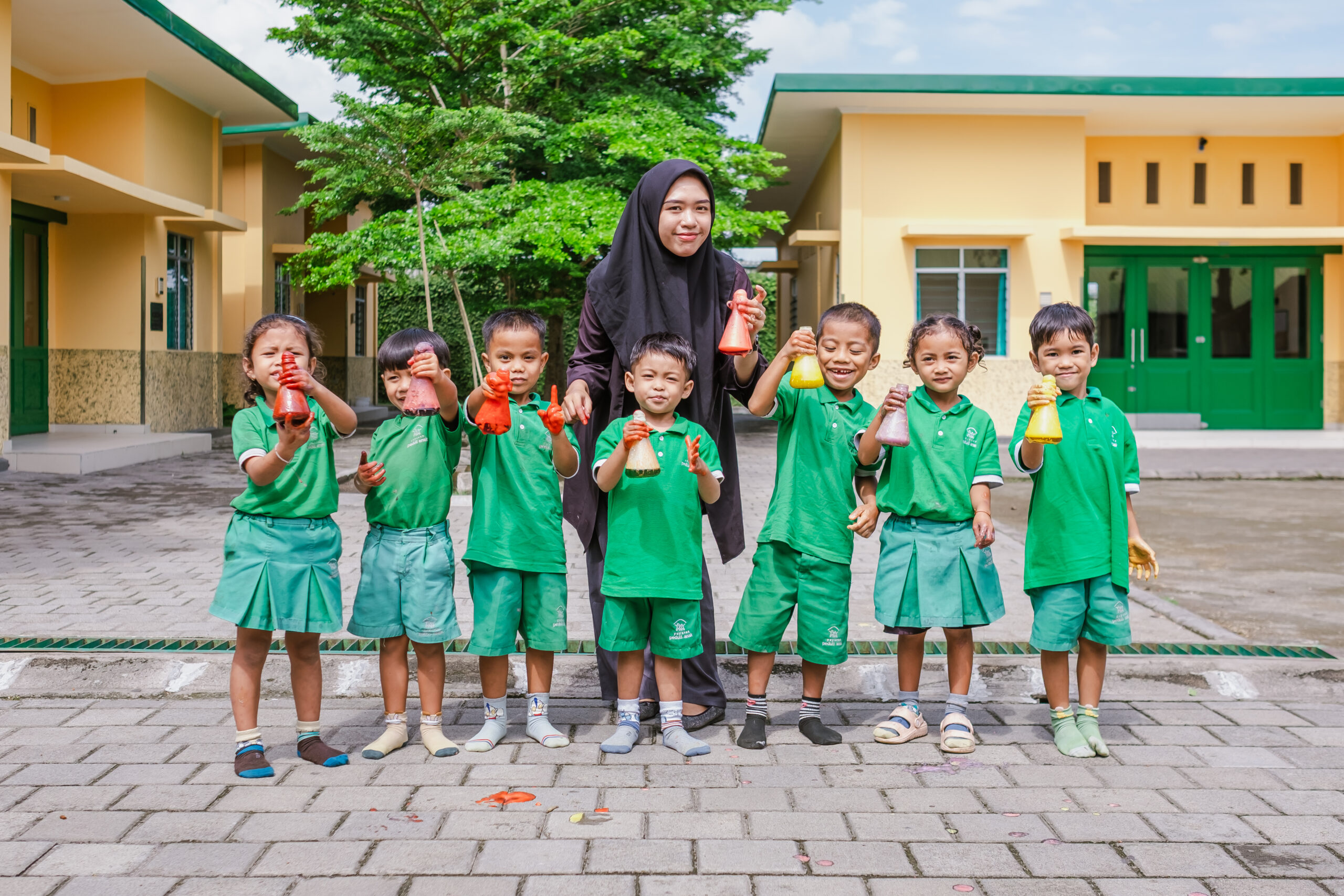 Ilmuwan Kecil Ciptakan Lava Berwarna