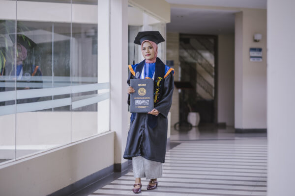 Selamat atas Wisudamu, Elma! Terus Berkarya dan Menginspirasi Melalui Desain