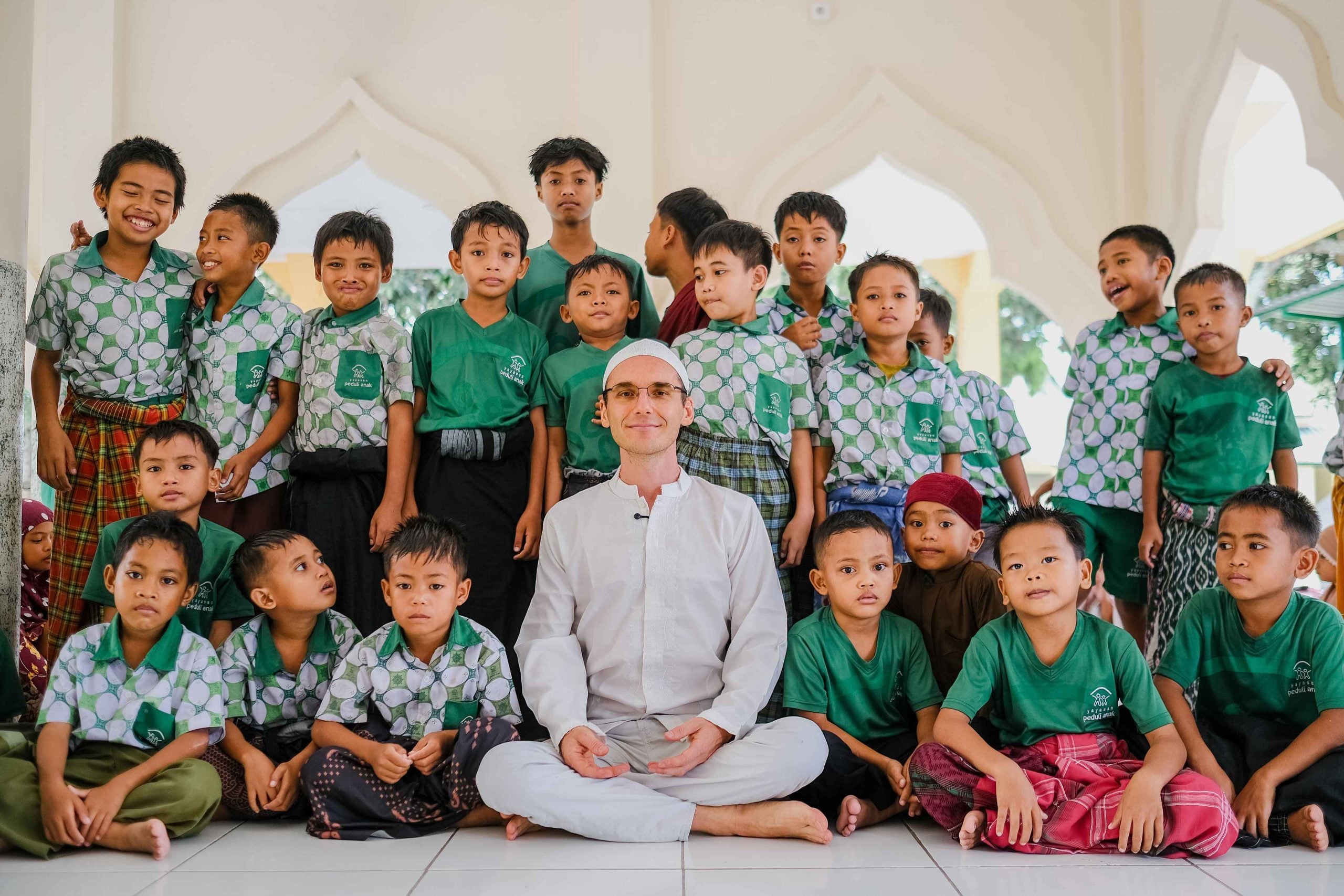 Bersama Bule Mualaf, Donasi untuk Anak Yatim Piatu Terlantar