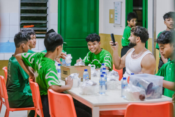 Ramadan Kindness from OZ Restaurant