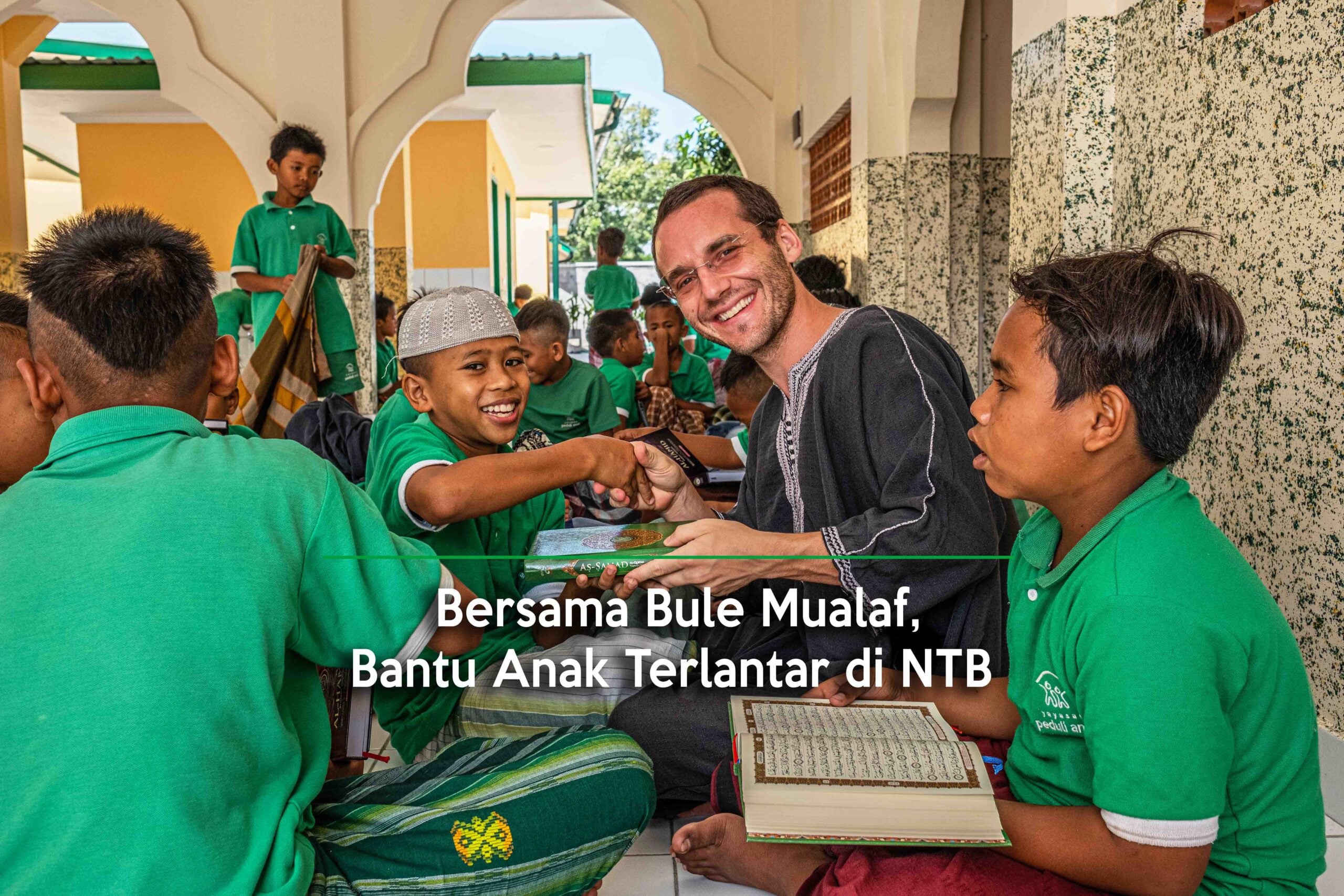 Bersama Bule Mualaf, Bantu Anak Terlantar di NTB